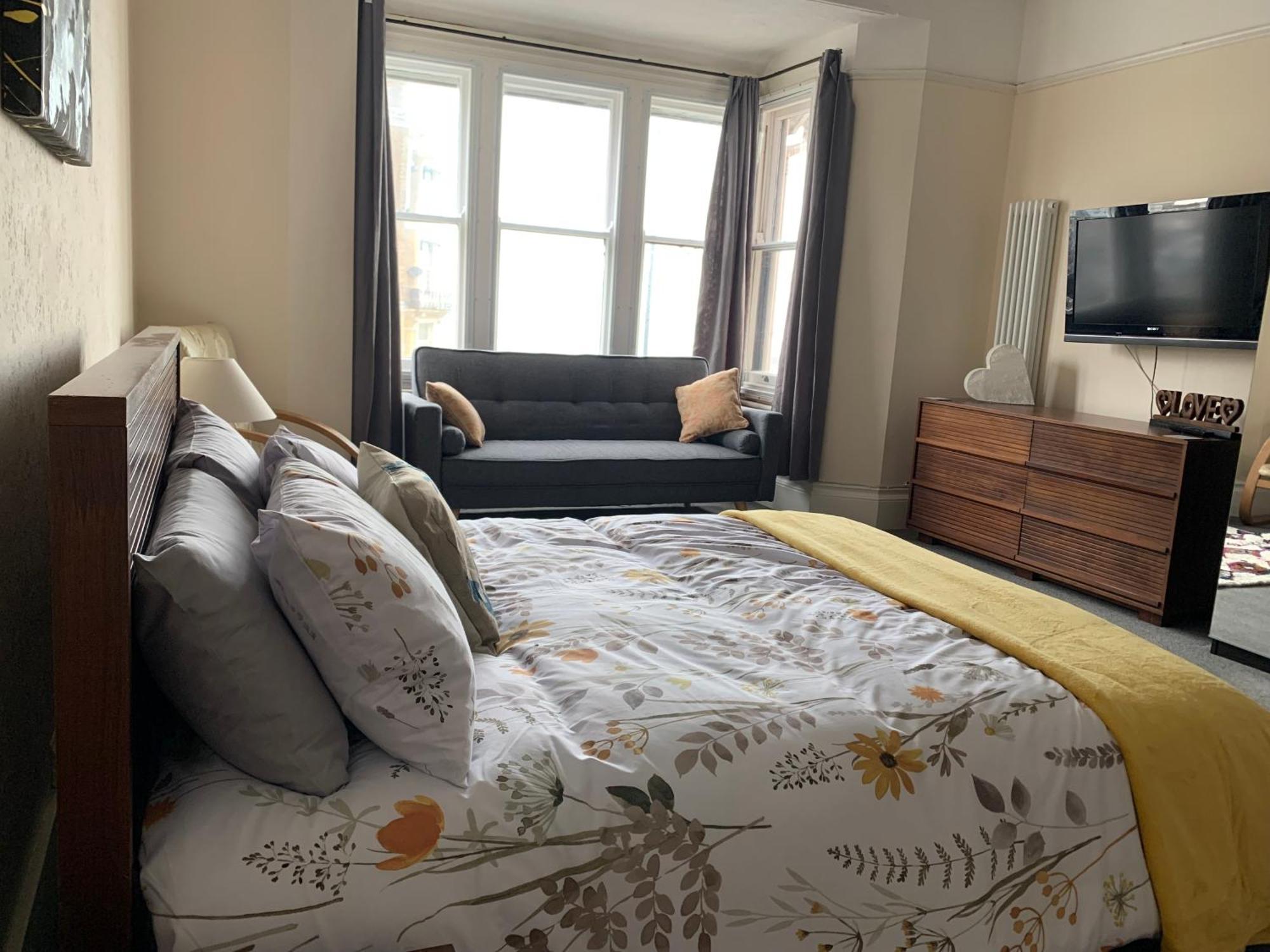 Guest house Ocean View Double With Ensuite, With Access To Private Garden And Bike Store Margate