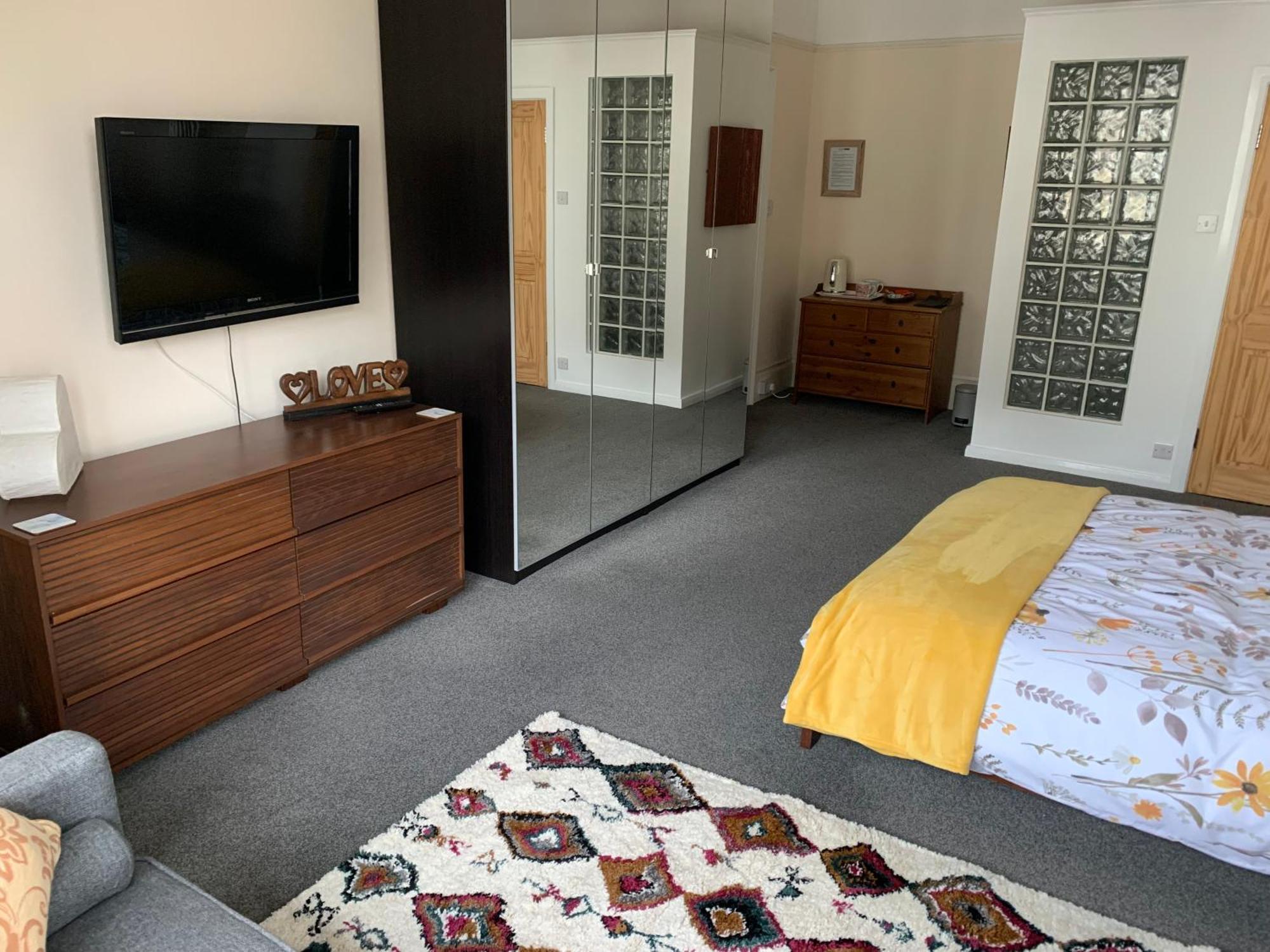 Guest house Ocean View Double With Ensuite, With Access To Private Garden And Bike Store Margate
