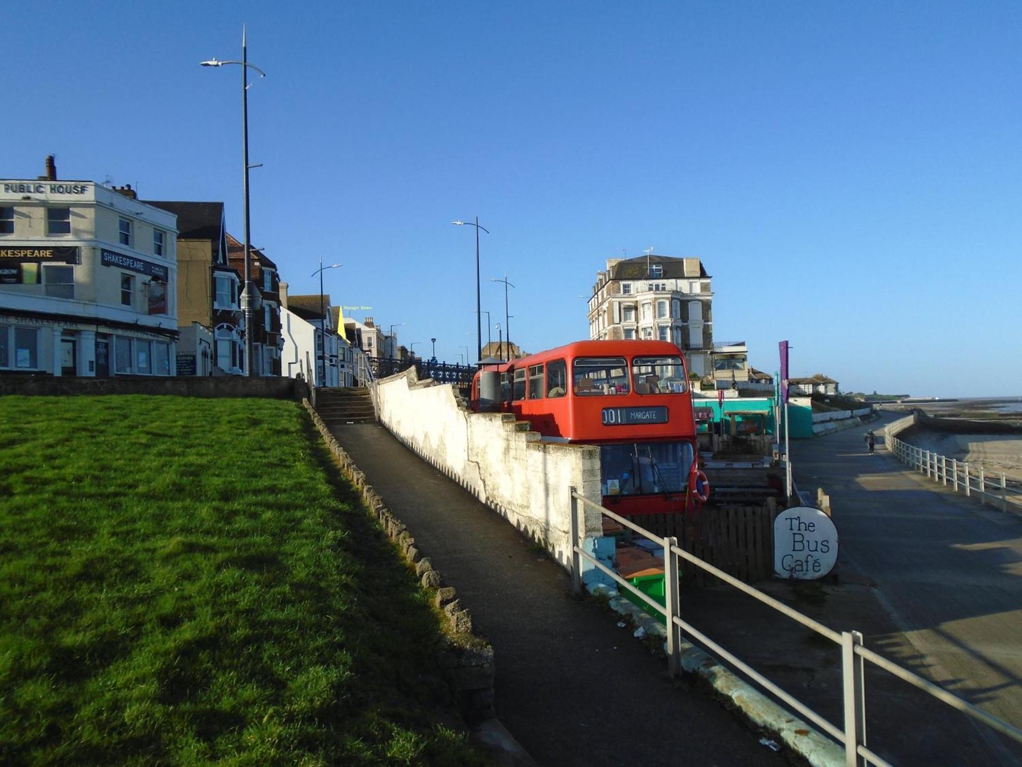 Ocean View Double With Ensuite, With Access To Private Garden And Bike Store Guest house *