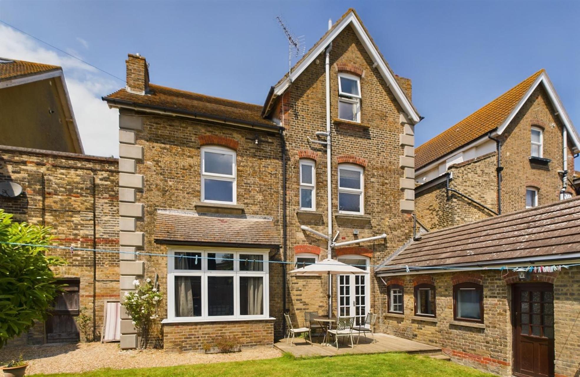 Guest house Ocean View Double With Ensuite, With Access To Private Garden And Bike Store Margate