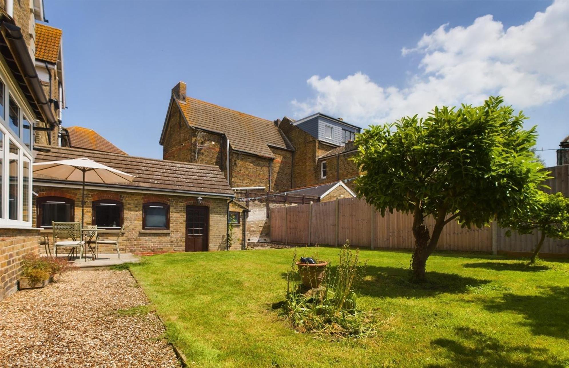 Ocean View Double With Ensuite, With Access To Private Garden And Bike Store *